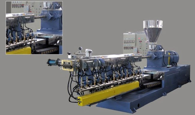 Push pull structure of double screw extruder